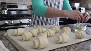 How to roll croissant dough