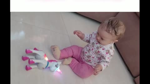 😍👶 BABY ENCOURAGED WITH HIS TOY HORSE 👶😍