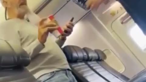 Man in the U.S gets kicked off a flight for using women's underwear as a mask