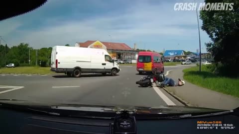 Unbelievable Dashcam Captures： Crazy Moments on the Road Compilation! Stupid but Funny Drivers