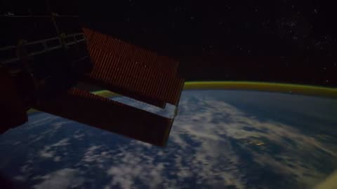 NASA. All Alone in the Night - Time-lapse footage of the Earth as seen from the ISS