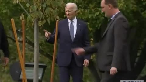 “Come on, Joe!” – Dr. Jill Bosses Joe Biden Around Before He Gets Lost at Tree Planting Ceremony