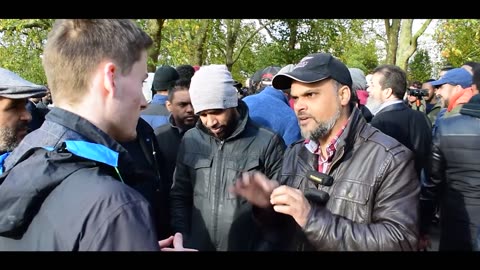 I'm smarter than you! Really | Hashim Vs Atheist | Speakers Corner