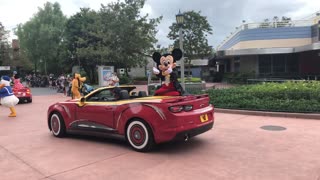 Disney Hollywood Studios - Mickey & Friends Cavalcade