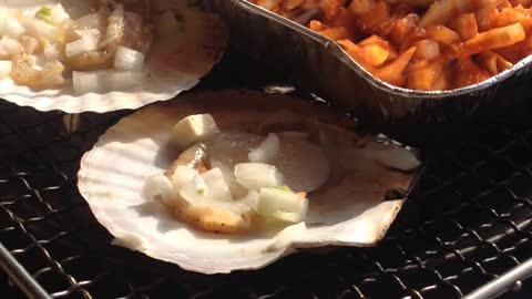Roasting clams