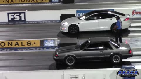 ZR1 Corvette vs Tesla Plaid Drag Race