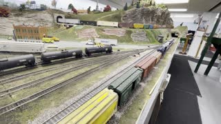 running ho scale model train