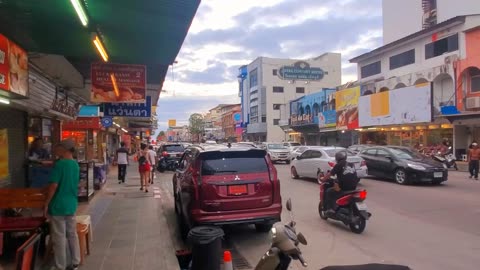 Walking to the Beach on Pattaya Central Rd, Pattaya Thailand