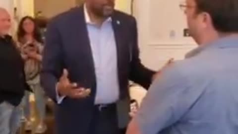 Vernon Jones destroys CNN reporter: “CNN’s about controlling negroes”