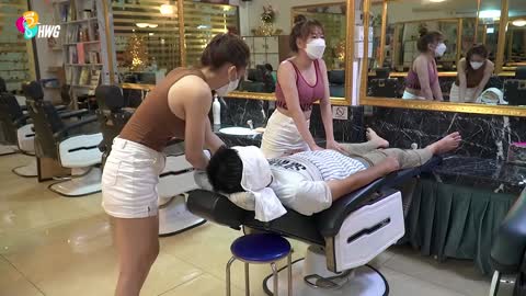 I very comfortable when being taken care of by two beautiful girls _ Vietnam barbershop