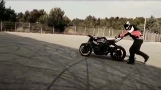 Épico truco de locos en moto te dejará sin palabras