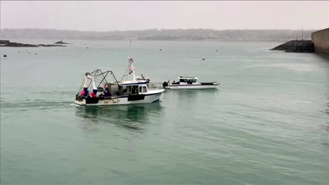 French flotilla protests off Jersey in fishing row