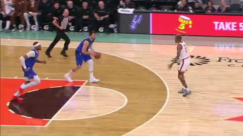 Luka Dončić Launches Incredible Full-Court Lob! (Mavericks vs. Spurs)