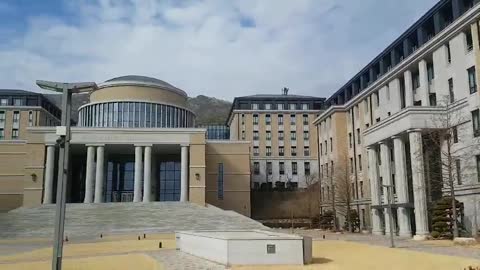 This is a video of the Busan University of Foreign Studies library.