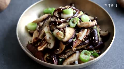 (Korean food) Shiitake Mushroom Stir-Fry