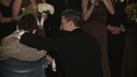 Groom Shares Emotional Dance With Mother Battling ALS