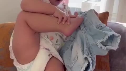 The little girl try to self boxer