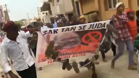 India: Young Muslims Protested for Yati Narsinghanand Saraswati Beheading