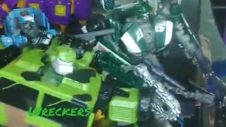 War of the Wreckers vs Dreadbots!! Bulkhead is here! short