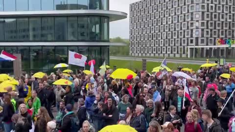 Netherlands: Thousands March in Freedom Rally - Without Masks or Social Distancing