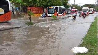 Transcaribes en medio del aguacero