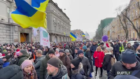 Ukraine: Hundreds protest mandatory COVID vaccination in Kiev - 24.11.2021