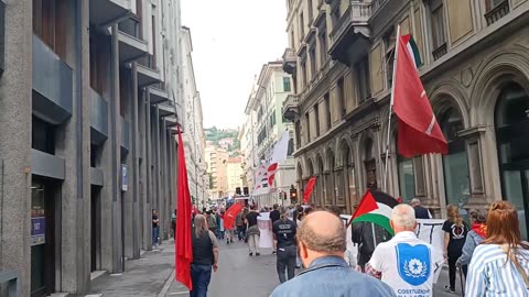 1070-Corteo a Trieste per la pace in Palestina: no alla guerra, sì alla solidarietà umana.