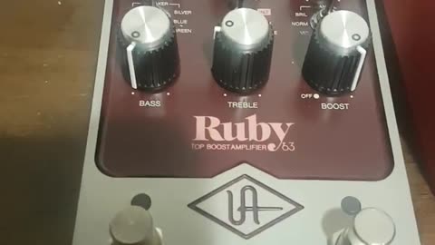 Universal Audio Ruby UAFX Top Boost '63 - Quick UnBoxing
