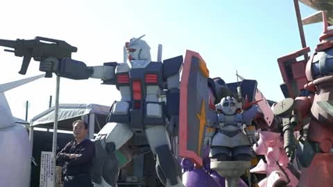 Look at the size of it! Japanese barber builds impressive ‘Gundam’ statues