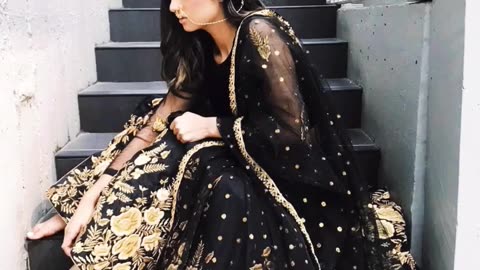 Pakistani actresses in Black dresses looking beautiful