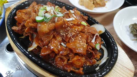 K-Food : stir-fried spicy pork