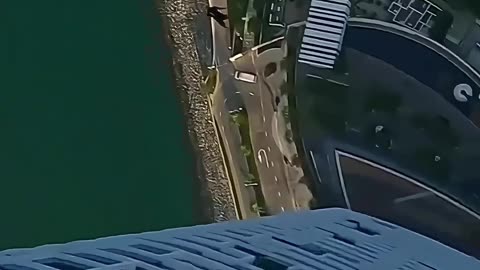 Wake Skating Skyscraper Dive