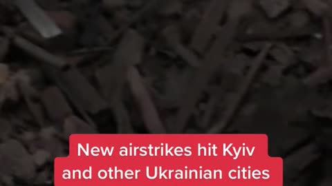 New airstrikes hit Kyiv and other Ukrainian cities 。