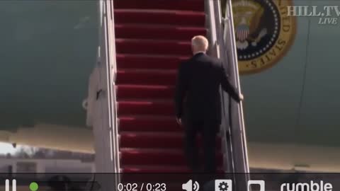Biden FALLS up stairs.