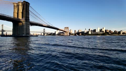 Impressive Time Lapse Video of The Brooklyn Bridge During The Day - NYC