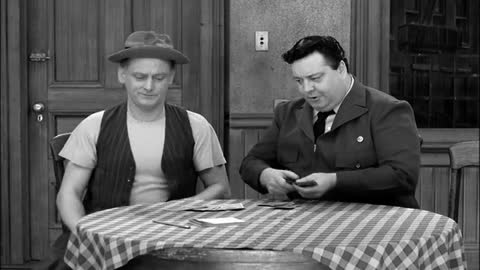 Honeymooners E35 (Mind Your Own Business)