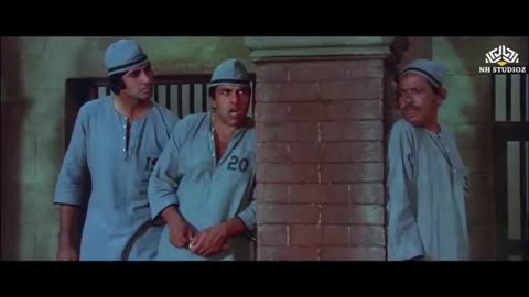 Dharmendra and Amitabh's Epic Laughter Riot in Sholay's Historic Jail Scene! 🚨🤣