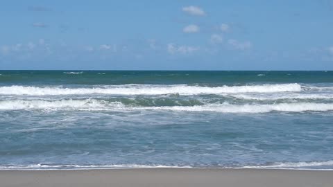 Choppy waves at Mebourne Beach FL.