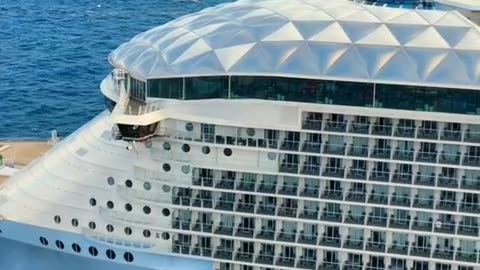 Cruising in Style: Luxury Ships and Spectacular Destinations