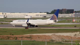 United Airlines Boeing 737-800 St.Louis to Chicago