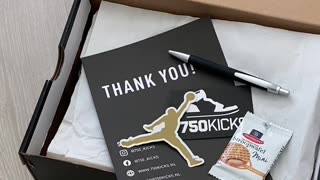 750Kicks Unboxing: Sneakers that match everything - Jordan 1 Mid Diamond Shorts Grey White Grijs Wit