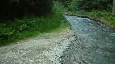 My 06:Subaru 3.0 LLbean crossing a stream