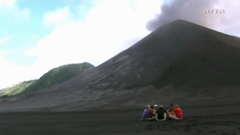 Sur les volcans du monde - 4 sur 10 - Aventure et Volcans