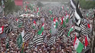 Miles de manifestantes en Pakistán dan dos días a Imran Khan para que dimita