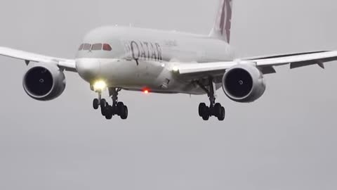 Dreamliner landing in a STORM at Manchester Airport!