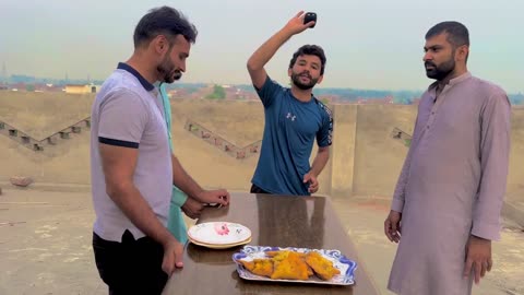 Win Samosa with dice challenge Ateeq Chaudhry Ashar Loona Shafiq Jutt