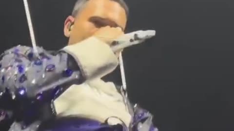 Chris Brown goes viral for a prominent bulge during concert