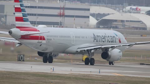 American Airlines Airbus A321 departing St. Louis Lambert Intl Airport
