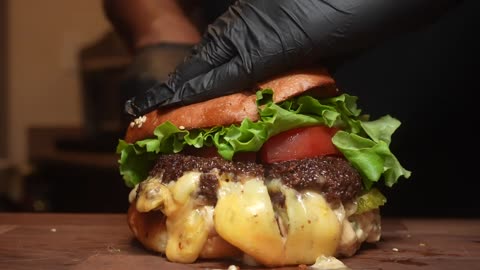Juicy Lucy (Stuffed Cheeseburger) | The Perfect Burger | The Best Summer Burger