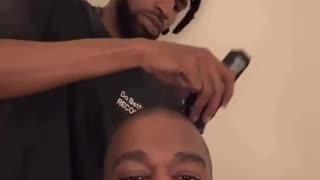 Kanye West getting a fresh clip